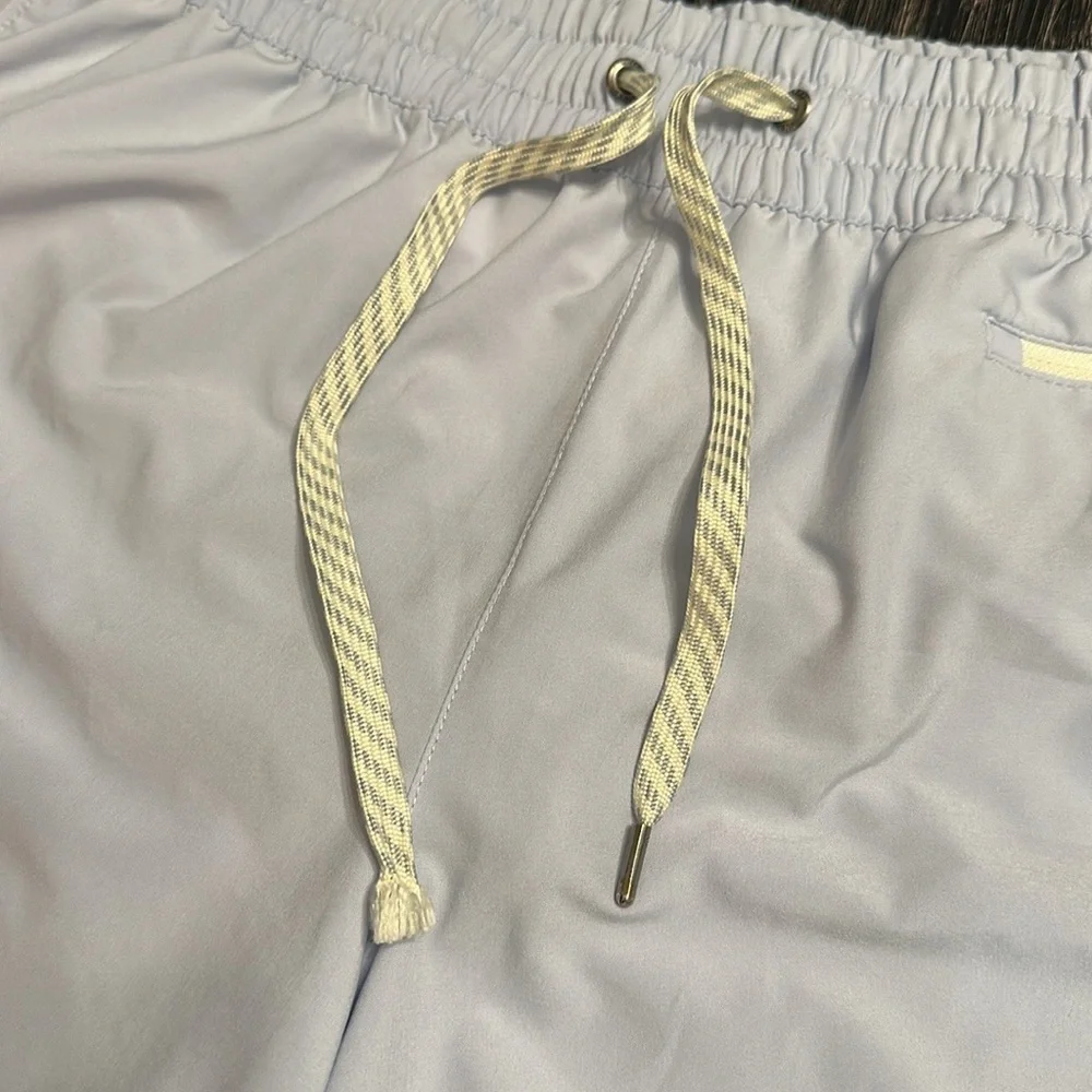 Vuori Women’s Clementine Short 2.0 4” Inseam in Periwinkle, Size Large - Picture 5 of 14